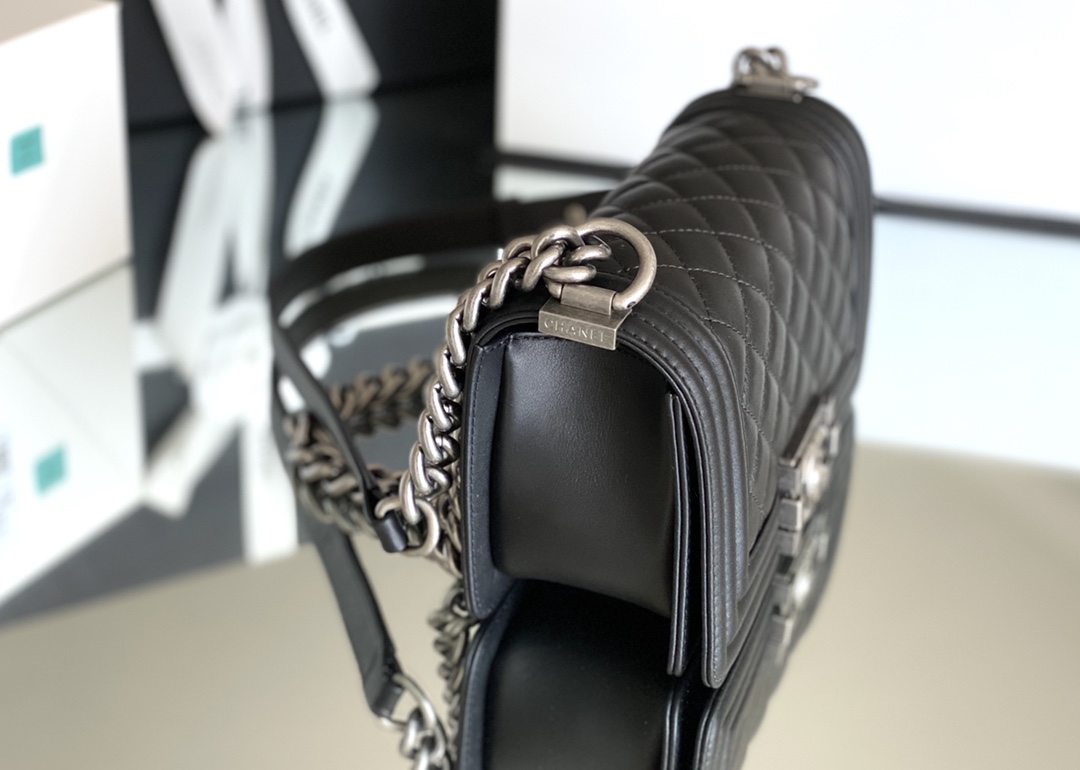 Chanel Leboy 20× 12×7cm 菱格Black 复古银扣 Chanel Leboy 20× 12×7cm 菱格Black 复古银扣