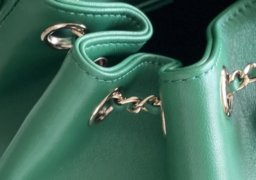 Chanel Duma 18× 18×11cm Green