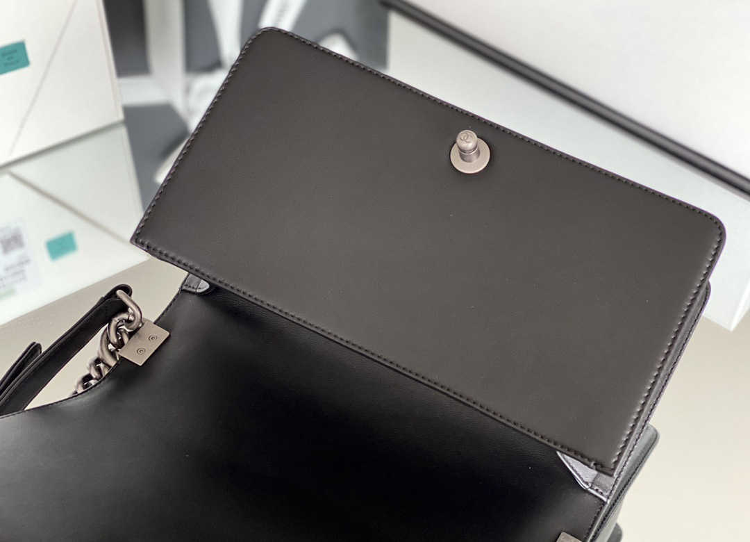 Chanel Leboy 25×14.5×8cm V纹Black 银扣 Chanel Leboy 25×14.5×8cm V纹Black 银扣