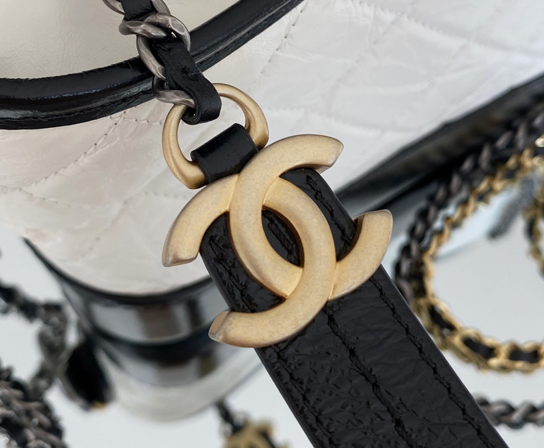 Chanel Gabrielle Hobo Bag 15× 20 × 8 cm White with black 白配黑 Chanel Gabrielle Hobo Bag 15× 20 × 8 cm White with black 白配黑