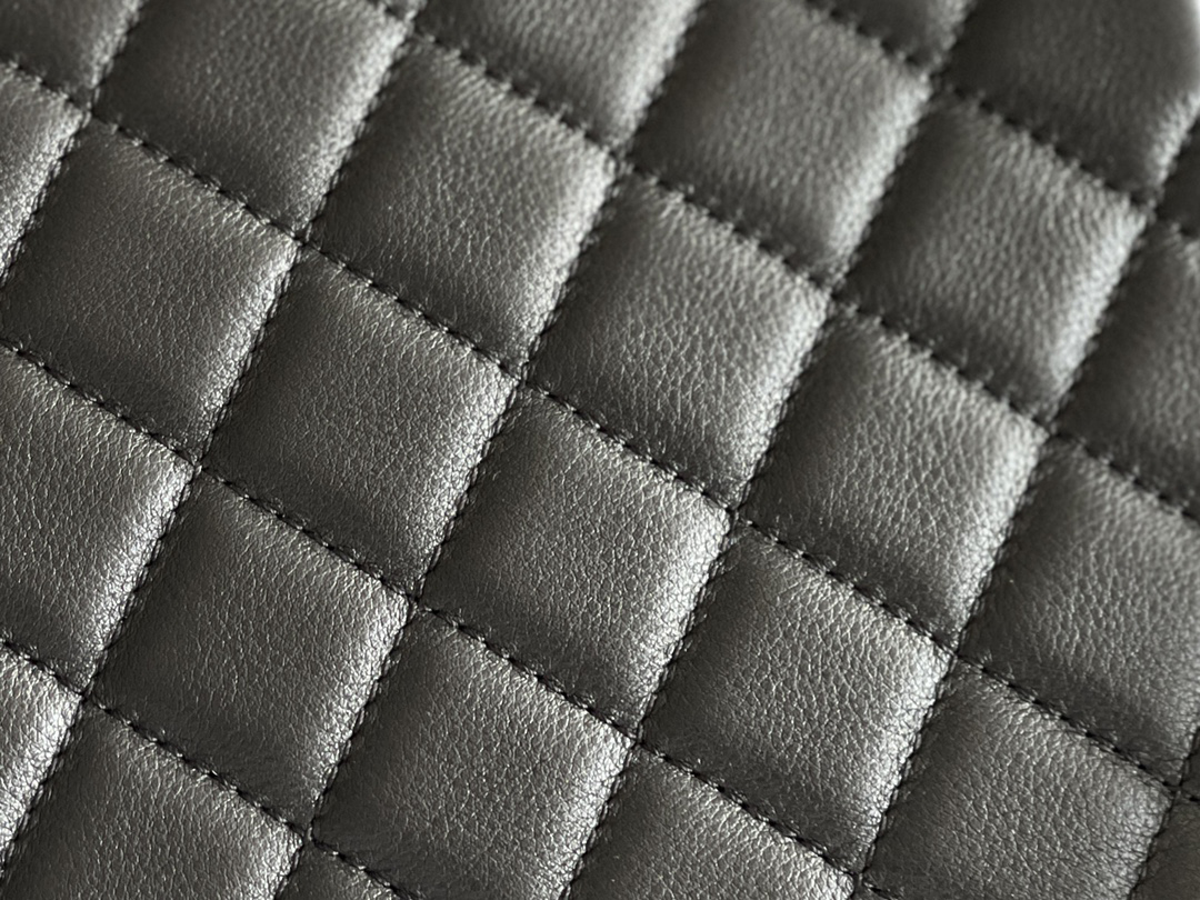 Chanel Duma 25× 22×18cm black
