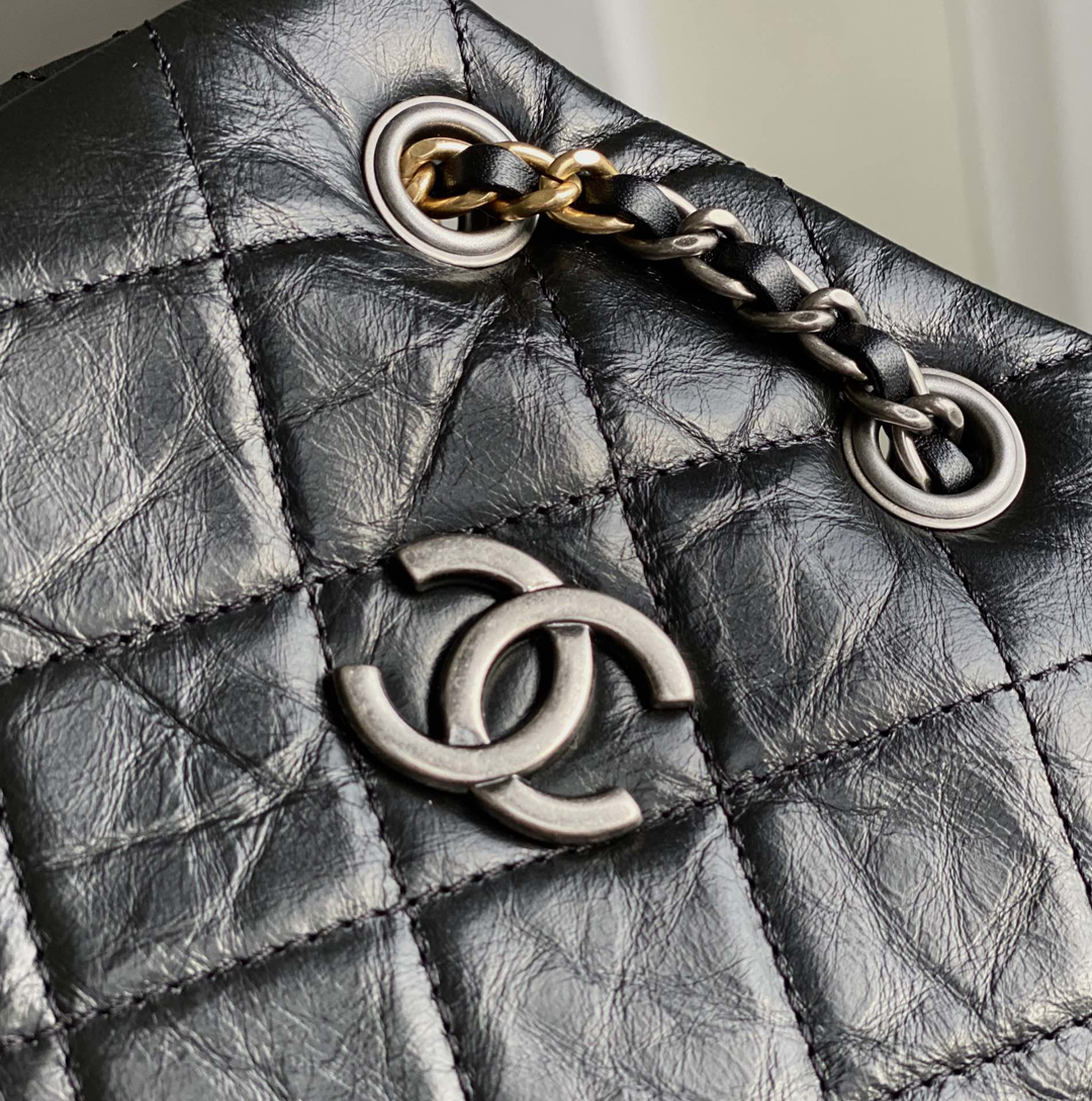 Chanel Gabrielle 23 × 10.5 × 22.5 cm black