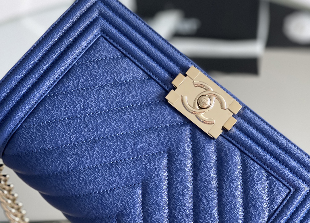 Chanel Leboy-25× 14.5×8cm 电光蓝V纹浅金扣 Chanel Leboy-25× 14.5×8cm 电光蓝V纹浅金扣