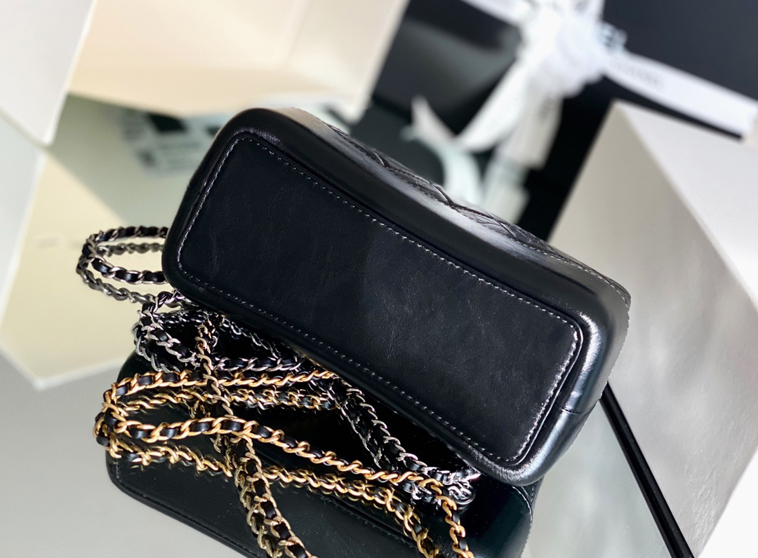 Chanel Gabrielle 23 × 10.5 × 22.5 cm black