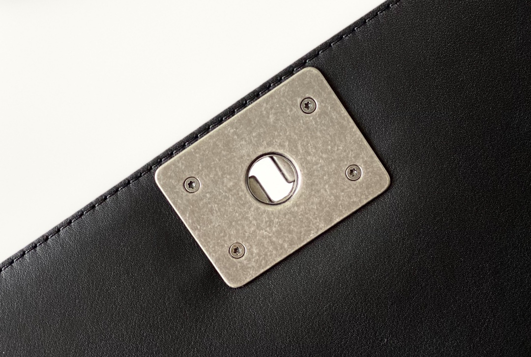 Chanel Leboy 25×14.5×8cm V纹Black 银扣 Chanel Leboy 25×14.5×8cm V纹Black 银扣
