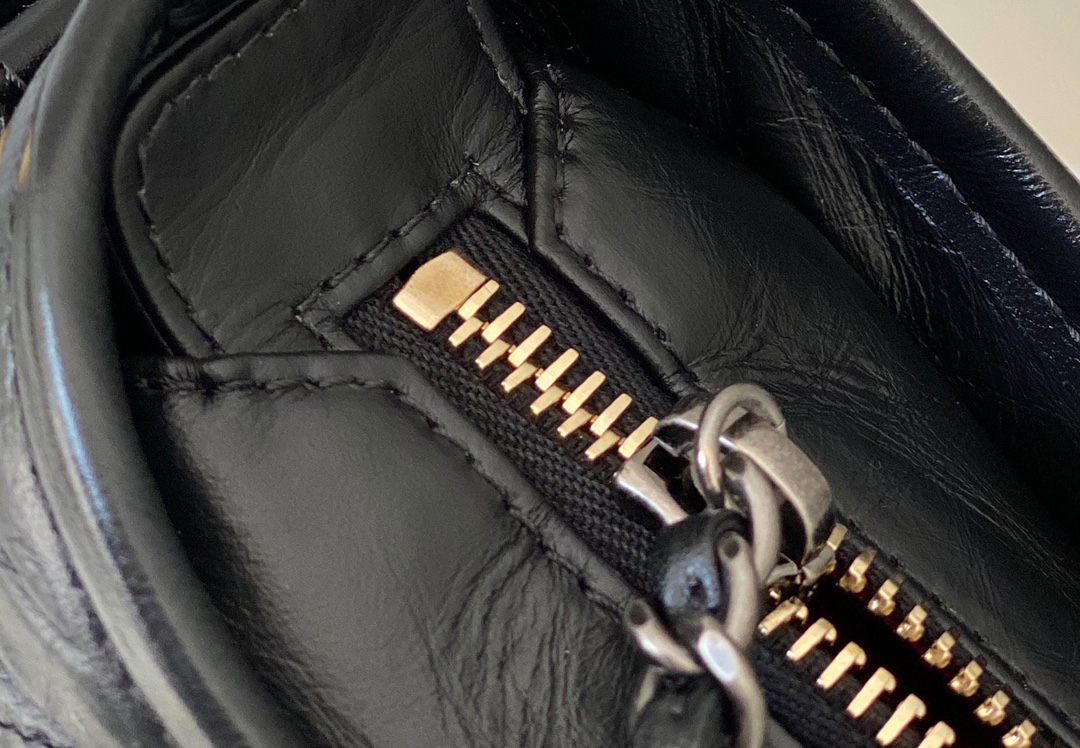Chanel Gabrielle Hobo Bag 15× 20 × 8 cm BLACK Chanel Gabrielle Hobo Bag 15× 20 × 8 cm BLACK