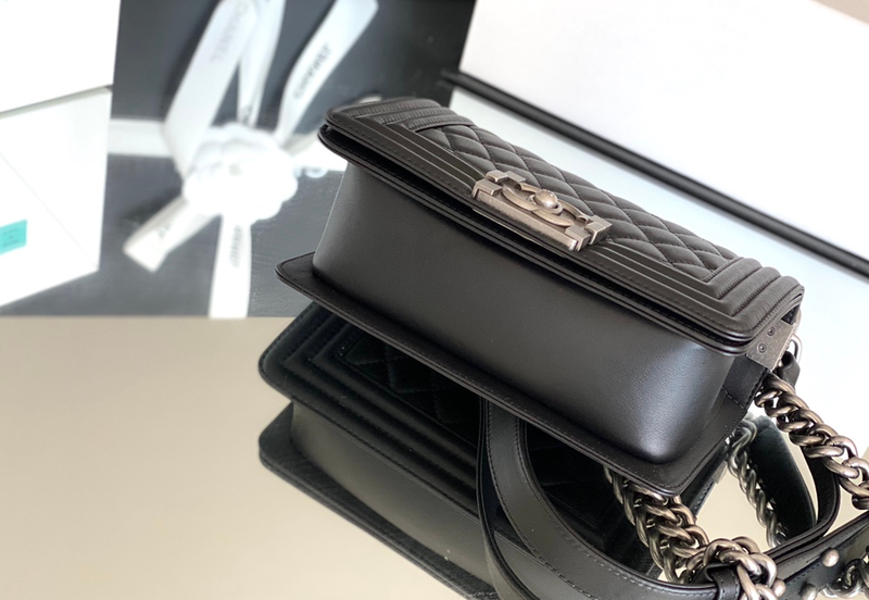 Chanel Leboy 20× 12×8cm V纹Black 磨砂金扣-1499