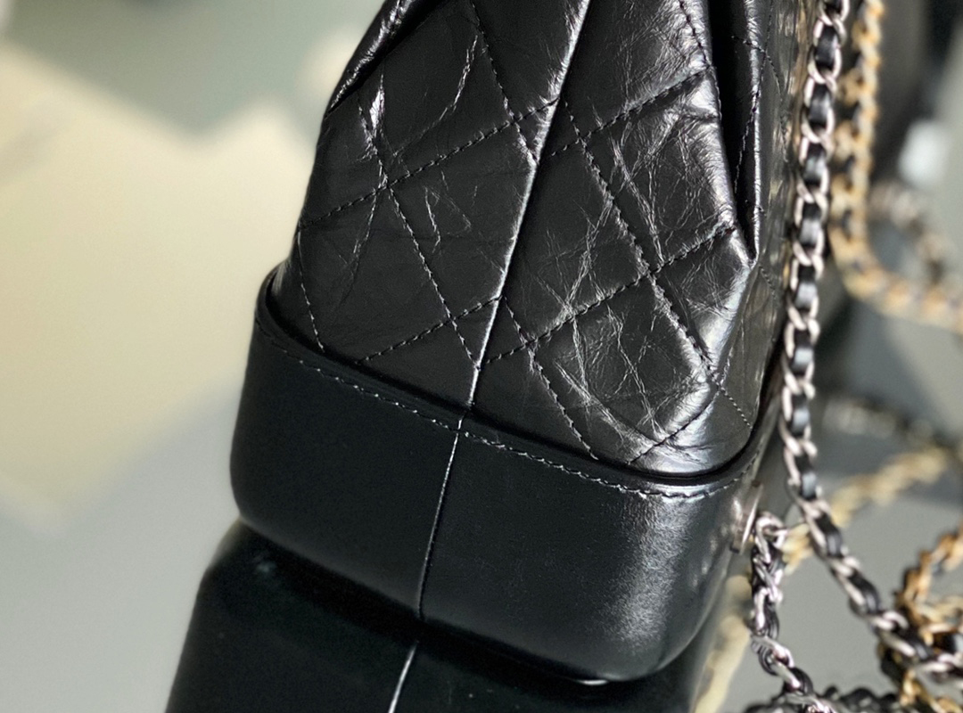 Chanel Gabrielle 23 × 10.5 × 22.5 cm black