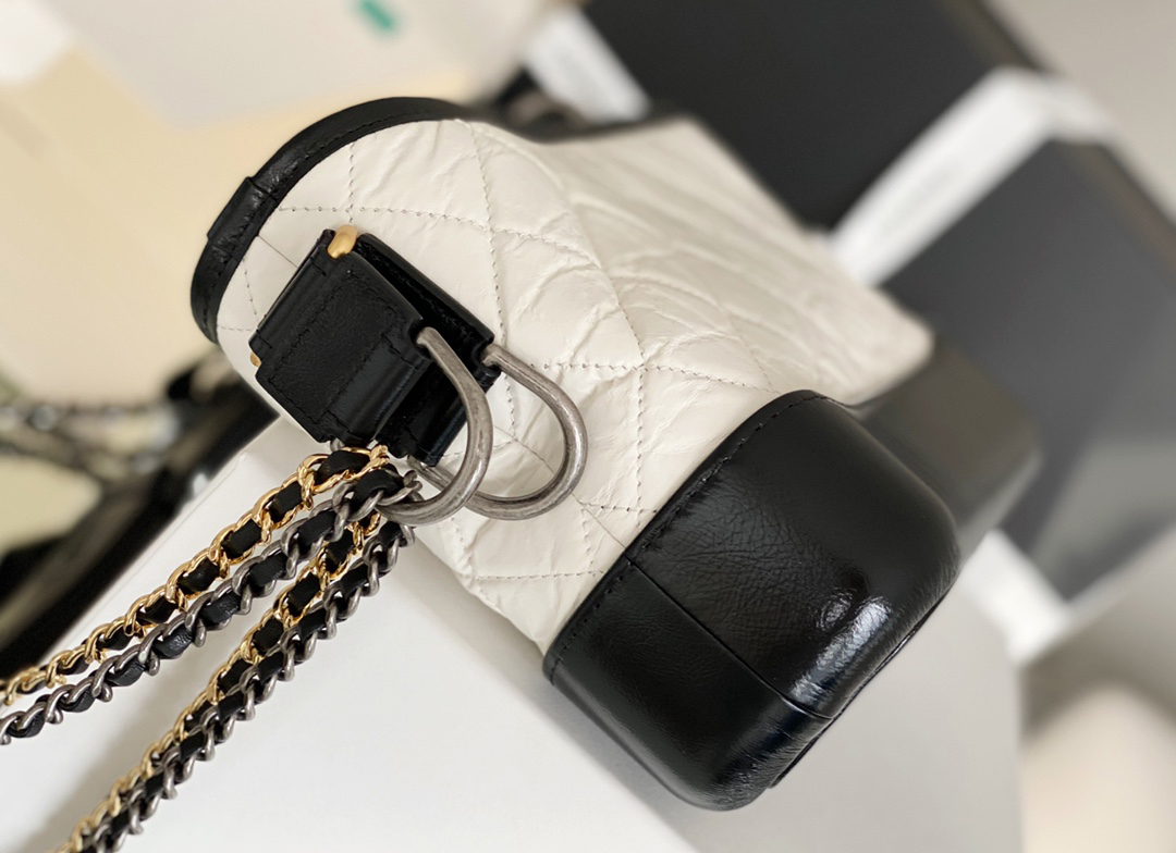 Chanel Gabrielle Hobo Bag 15× 20 × 8 cm White with black 白配黑 Chanel Gabrielle Hobo Bag 15× 20 × 8 cm White with black 白配黑