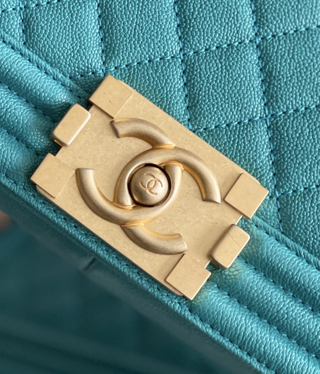 Chanel Leboy-25× 14.5×8cm 湖水绿复古金扣 Chanel Leboy-25× 14.5×8cm 湖水绿复古金扣