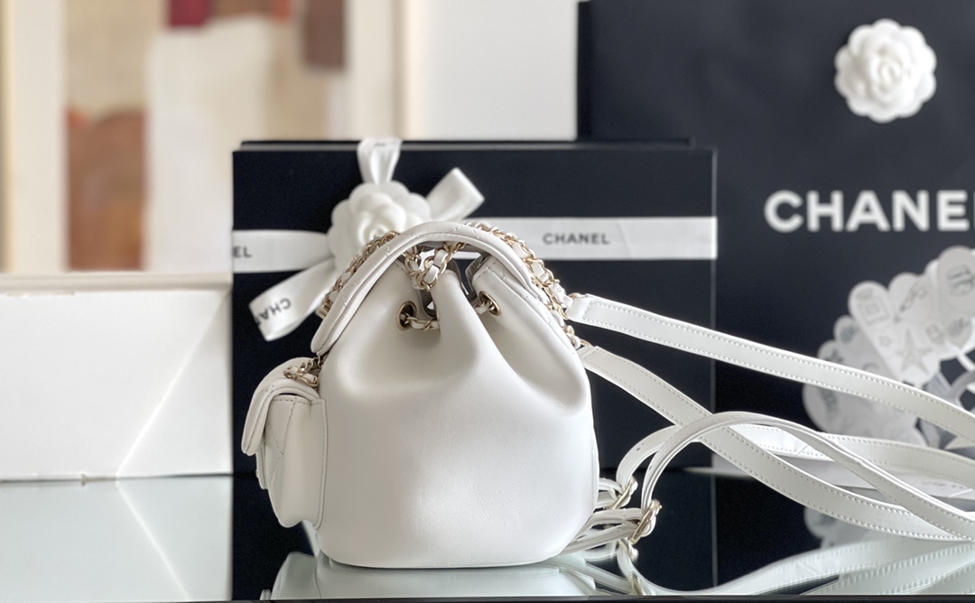 Chanel Duma 18× 18×11cm white Chanel Duma 18× 18×11cm white