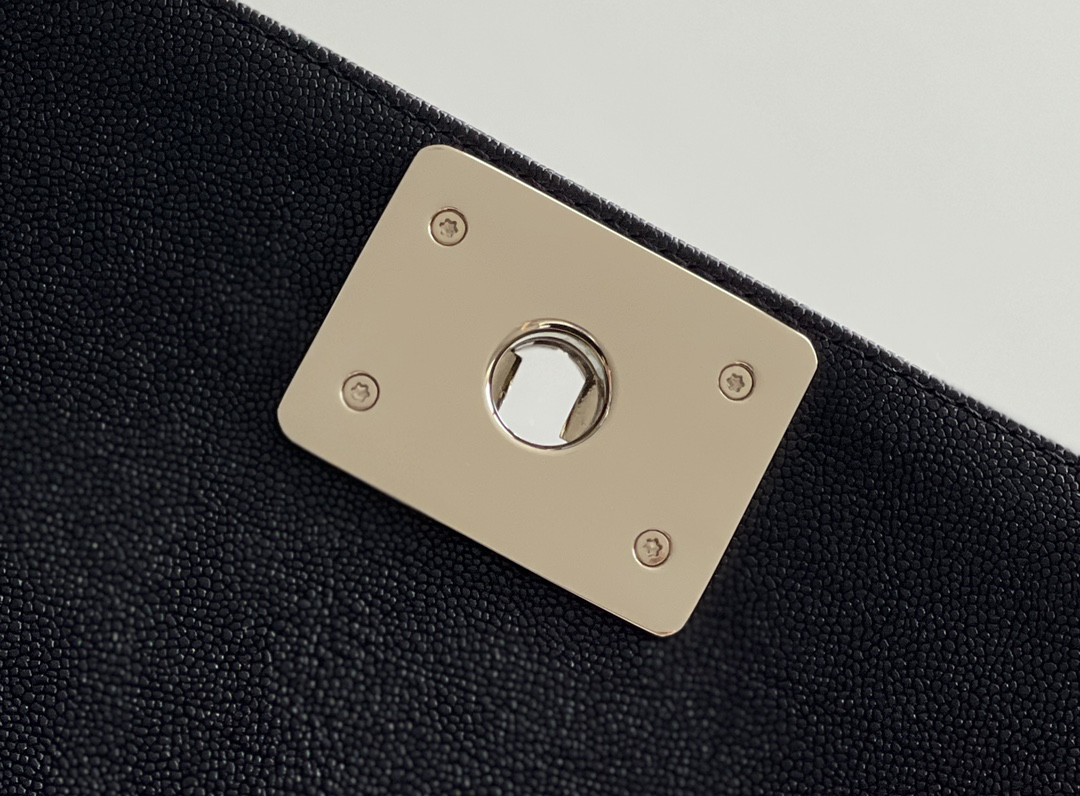 Chanel Leboy-25× 14.5×8cm V纹黑色浅金扣 Chanel Leboy-25× 14.5×8cm V纹黑色浅金扣