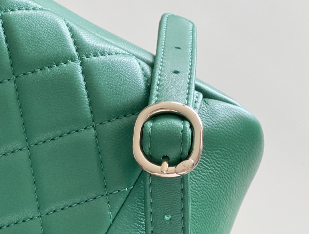 Chanel Duma 18× 18×11cm Green