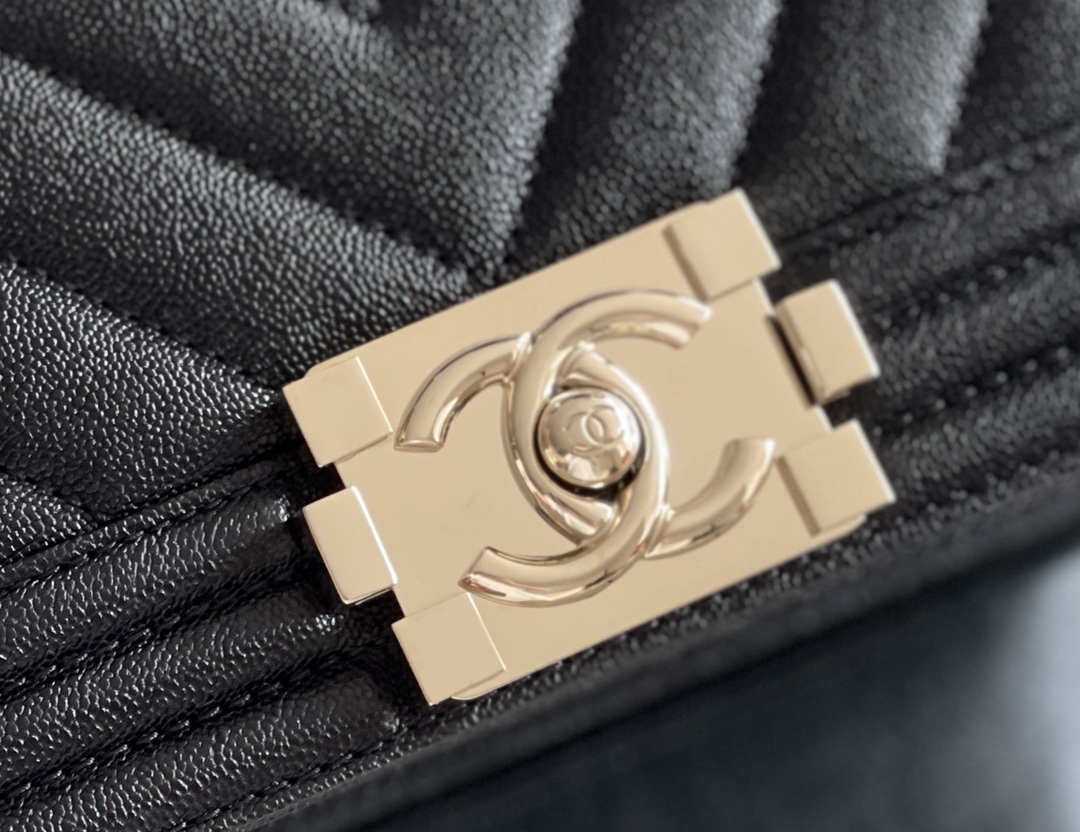Chanel Leboy-20× 12×7cm V纹Black 淡金扣