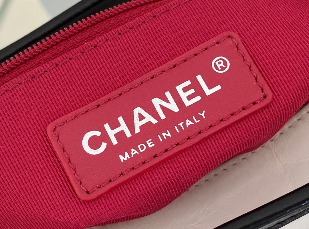 Chanel Gabrielle Hobo Bag 15× 20 × 8 cm White with black 白配黑 Chanel Gabrielle Hobo Bag 15× 20 × 8 cm White with black 白配黑