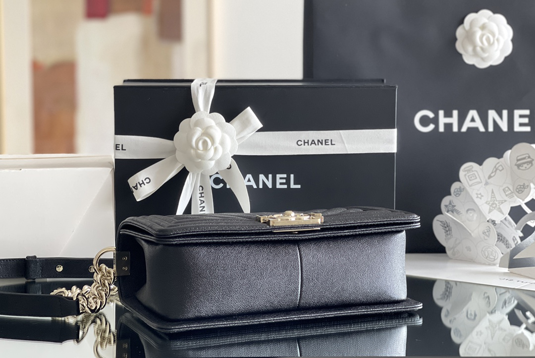 Chanel Leboy-25× 14.5×8cm V纹黑色浅金扣 Chanel Leboy-25× 14.5×8cm V纹黑色浅金扣