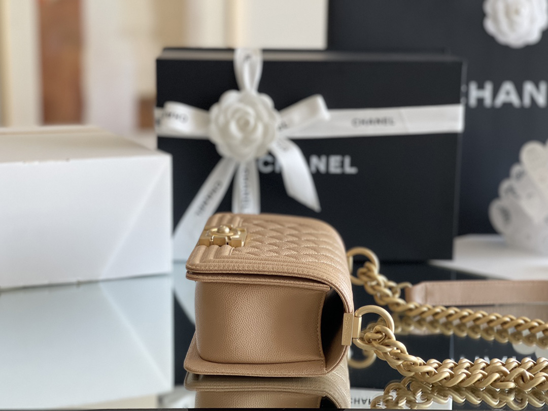 Chanel leboy 20× 12×7cm 杏色砂金扣