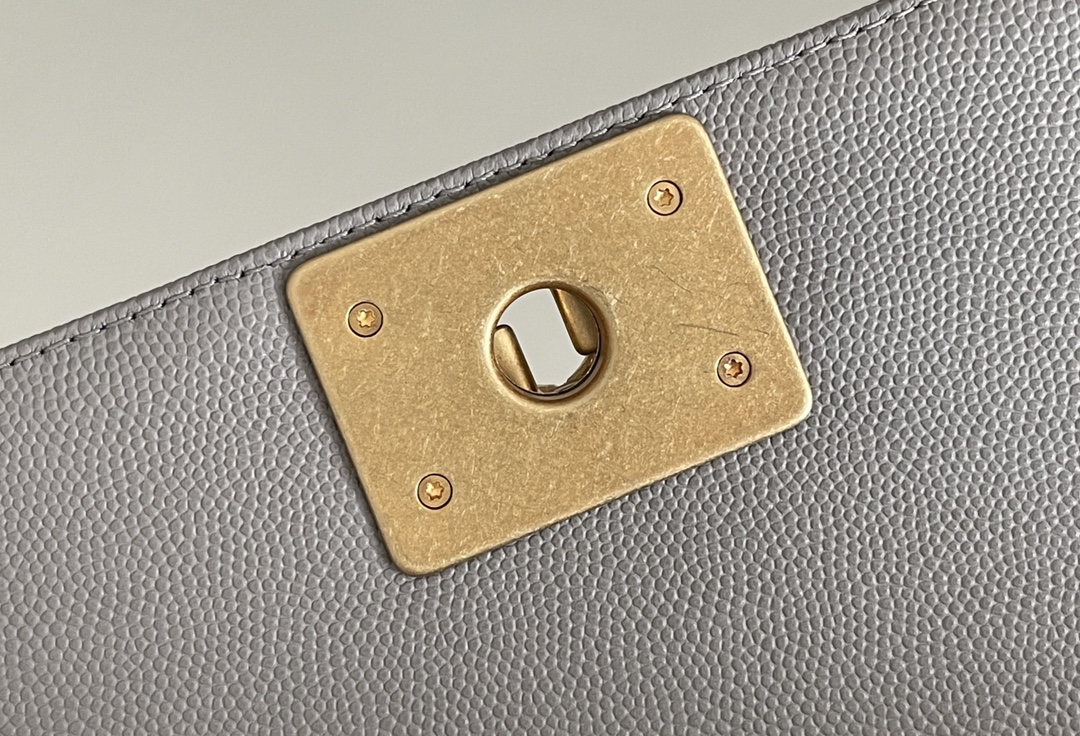 Chanel Leboy-25× 14.5×8cm grey 复砂金扣 Chanel Leboy-25× 14.5×8cm grey 复砂金扣
