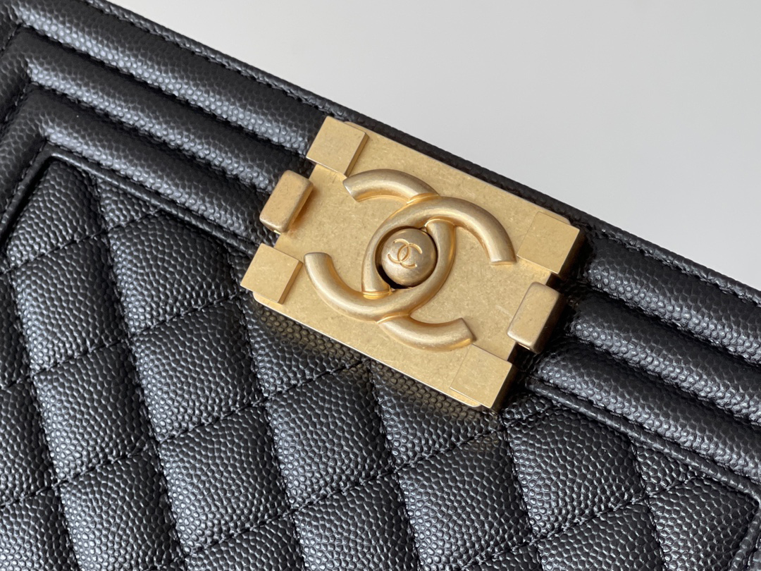 Chanel leboy 20× 12×7cm Black砂金扣