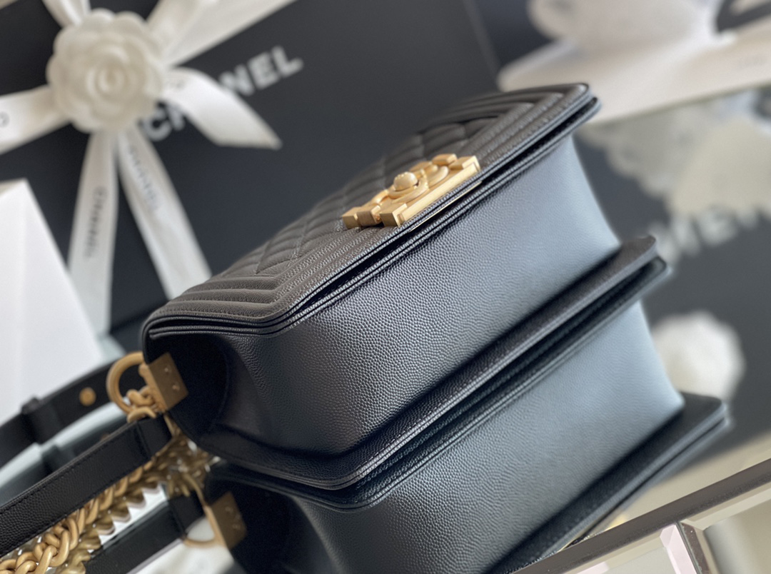 Chanel leboy 20× 12×7cm Black砂金扣