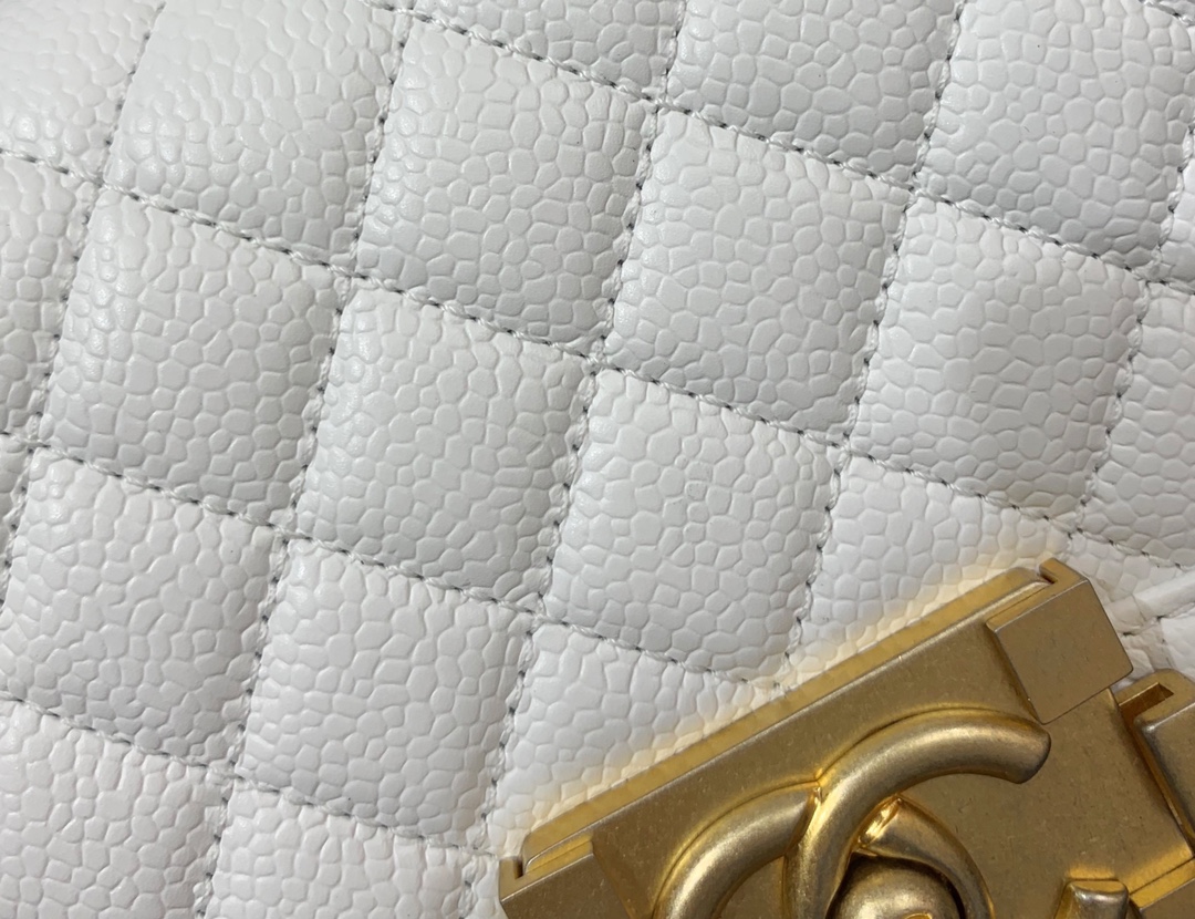 Chanel Leboy-15× 25×9cm  BLACK 砂金扣