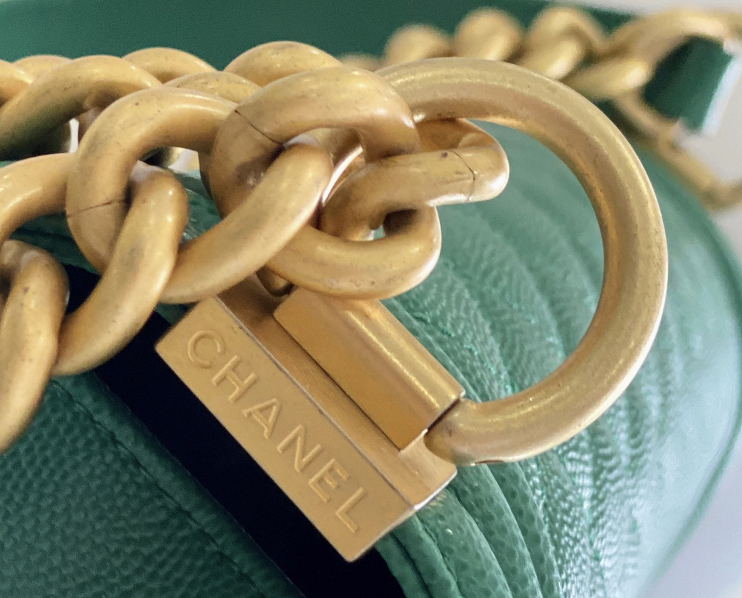 Chanel leboy 20× 12×7cm 绿色砂金扣 Chanel leboy 20× 12×7cm 绿色砂金扣