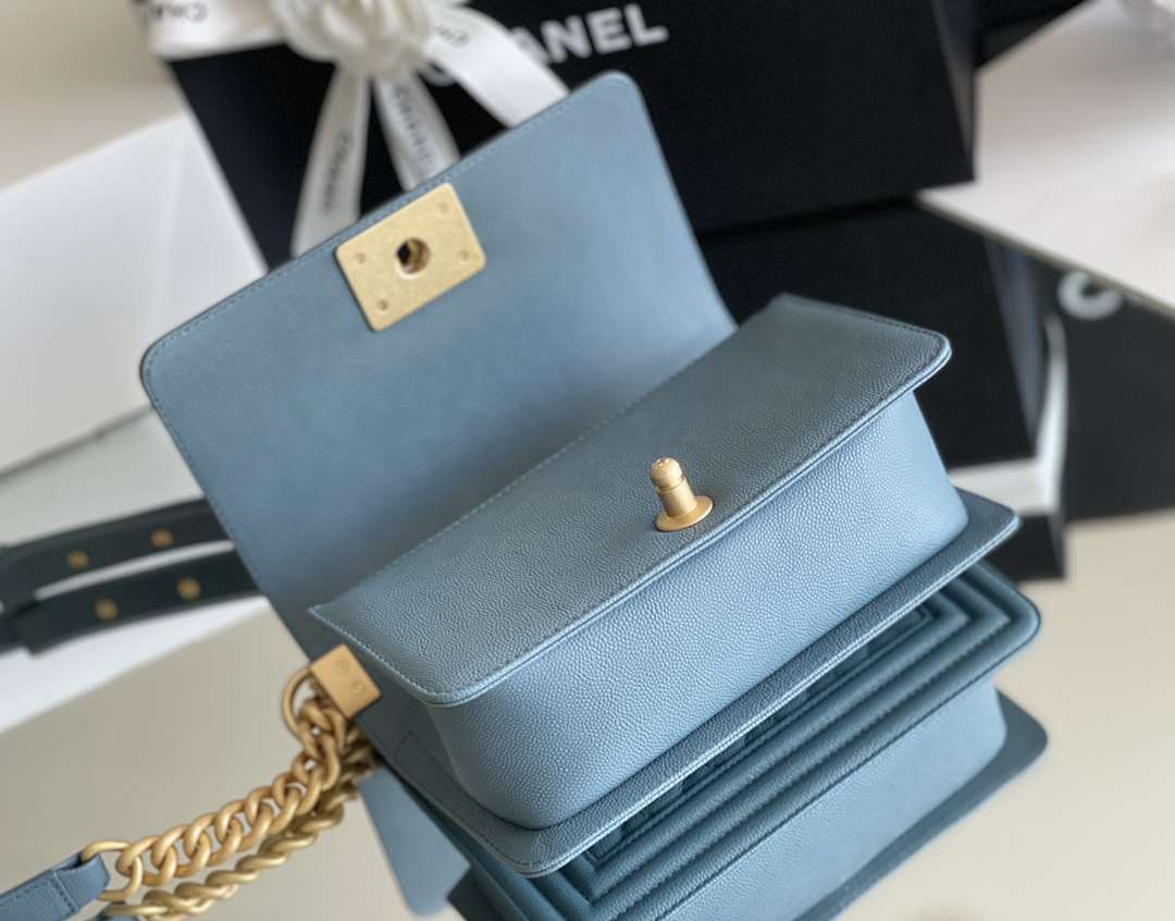Chanel leboy 20× 12×7cm 雾霾蓝砂金扣 Chanel leboy 20× 12×7cm 雾霾蓝砂金扣