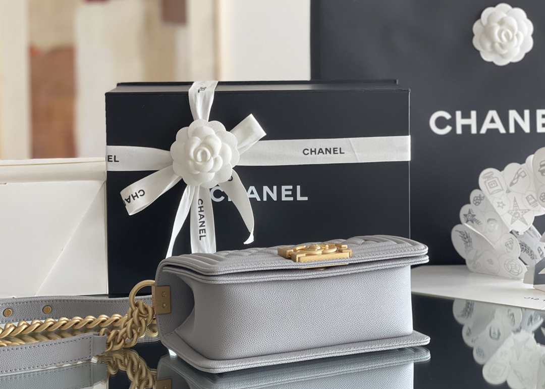 Chanel leboy 20× 12×7cm Grey 砂金扣 Chanel leboy 20× 12×7cm Grey 砂金扣