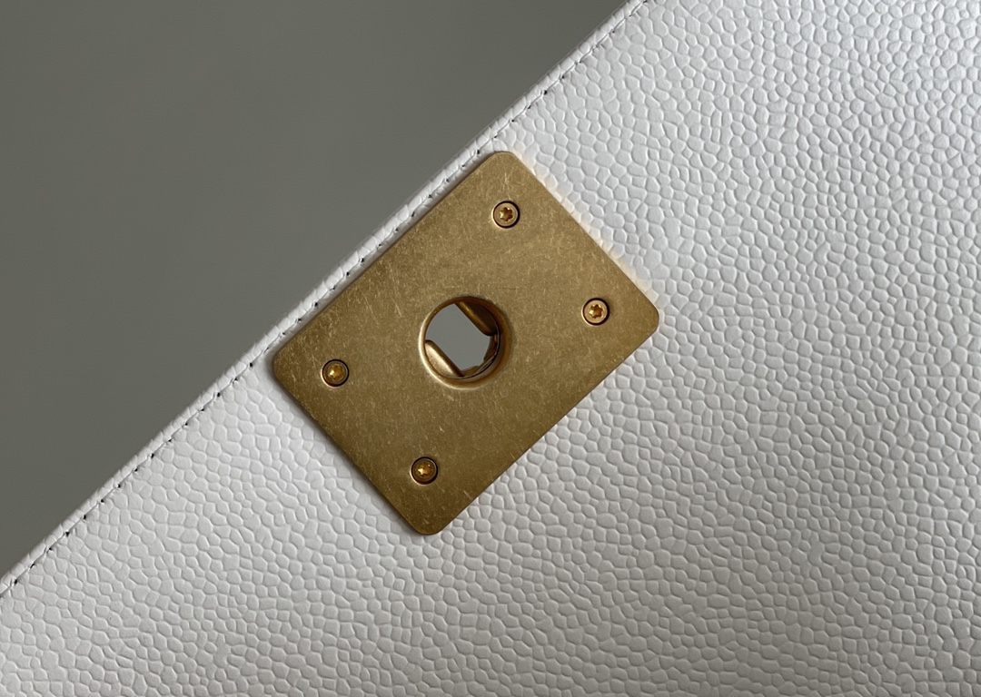 Chanel Leboy-20cm white 砂金扣 Chanel Leboy-20cm white 砂金扣