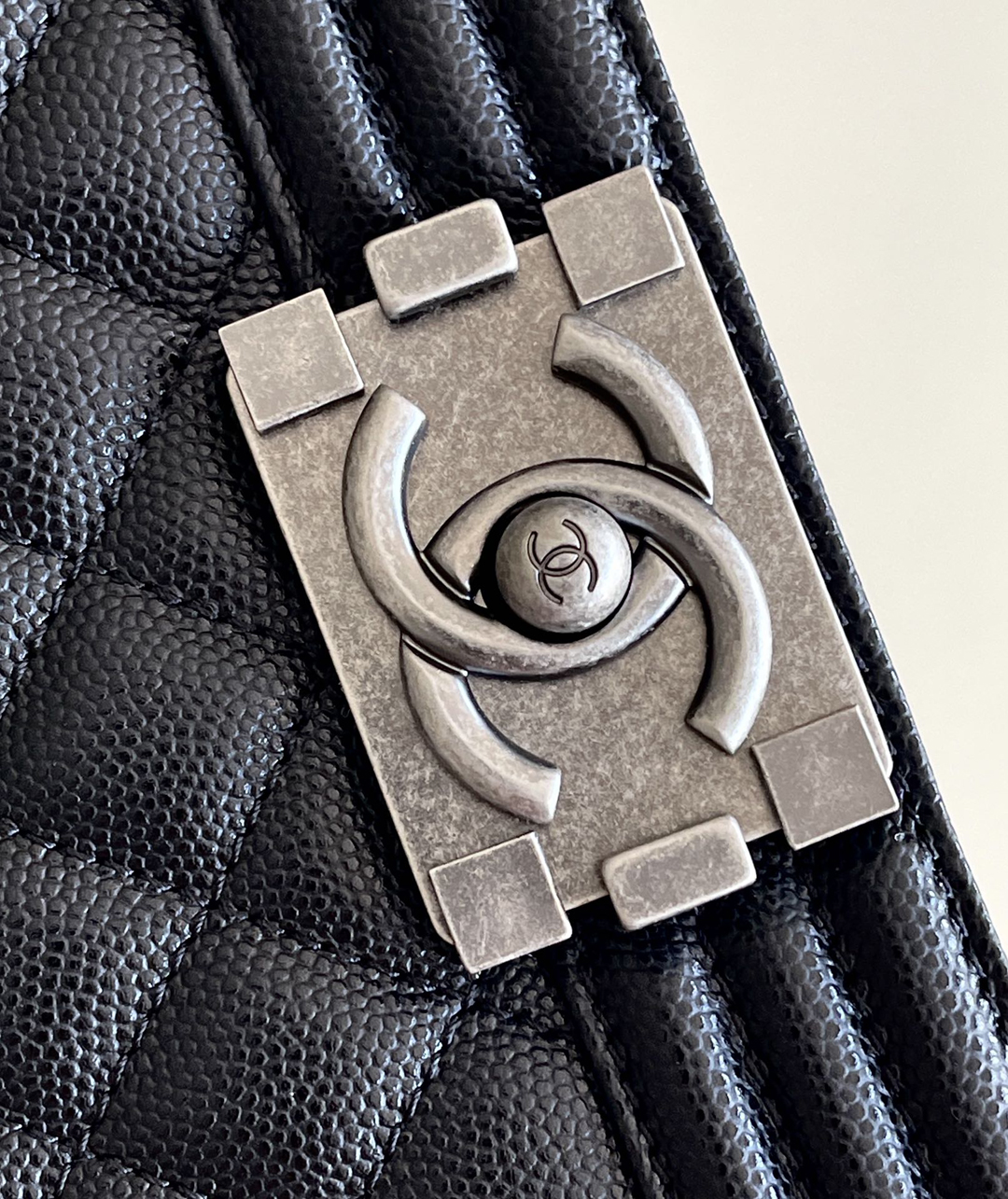 Chanel Leboy-25× 14.5×8cm black砂金扣