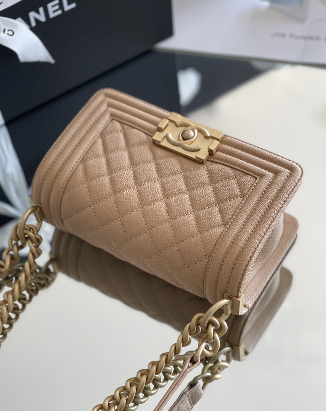Chanel leboy 20× 12×7cm 杏色砂金扣