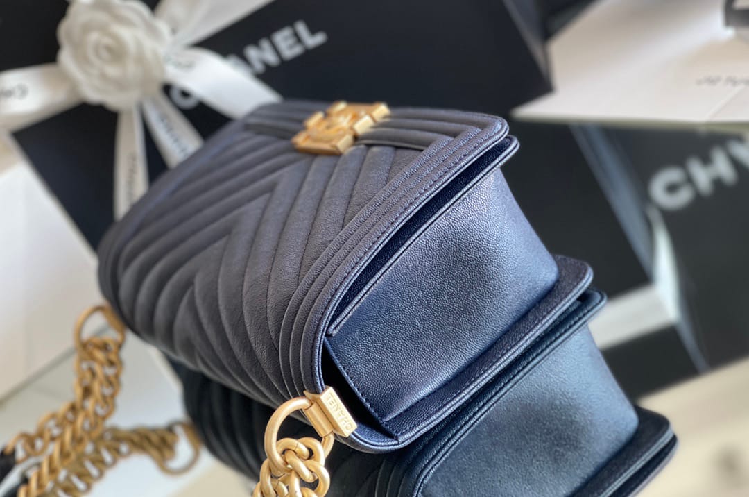 Chanel Leboy-25× 14.5×8cm 电光蓝V纹浅金扣-4326