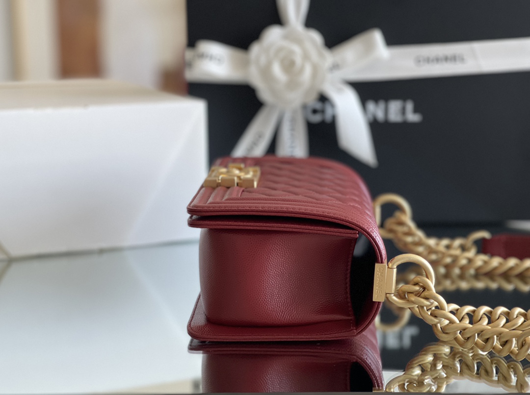 Chanel leboy 20× 12×7cm 酒红色砂金扣 Chanel leboy 20× 12×7cm 酒红色砂金扣