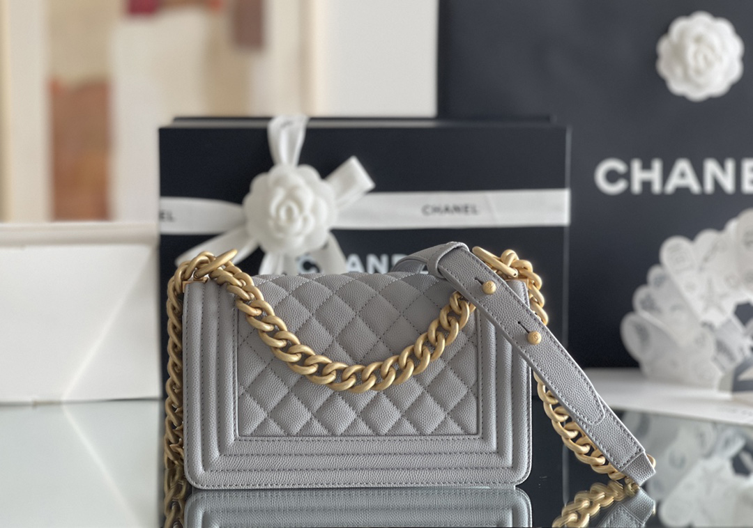 Chanel leboy 20× 12×7cm Grey 砂金扣 Chanel leboy 20× 12×7cm Grey 砂金扣