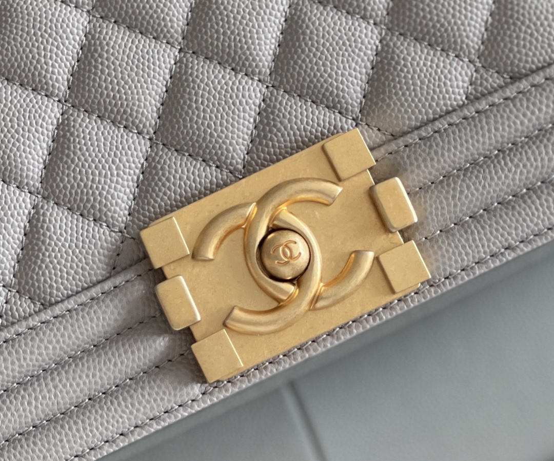 Chanel Leboy-25× 14.5×8cm grey 复砂金扣 Chanel Leboy-25× 14.5×8cm grey 复砂金扣