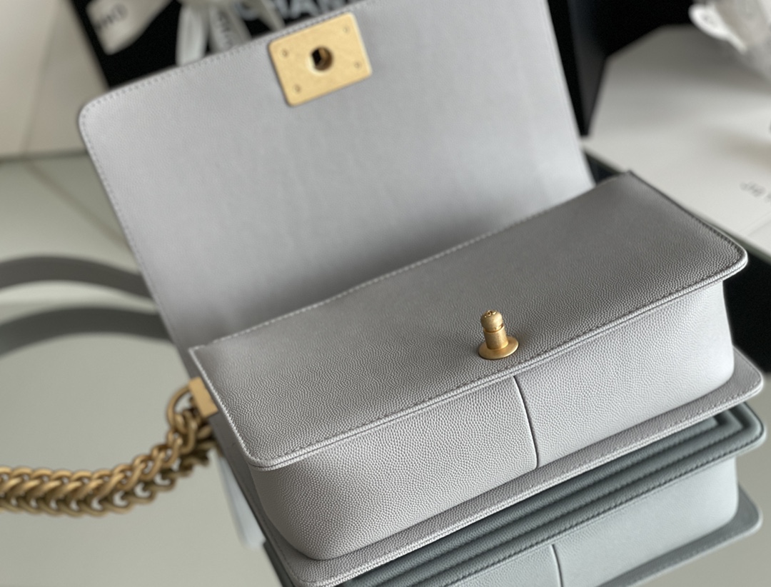 Chanel Leboy-25× 14.5×8cm grey 复砂金扣 Chanel Leboy-25× 14.5×8cm grey 复砂金扣