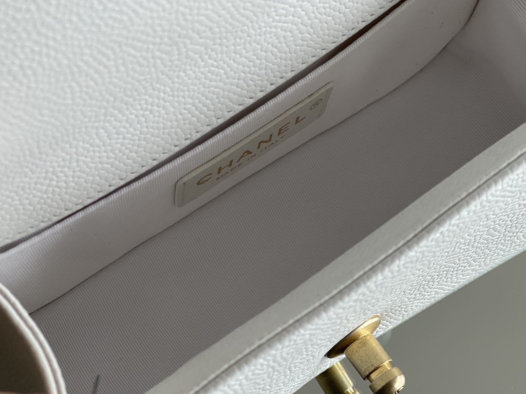 Chanel Leboy-20cm white 砂金扣 Chanel Leboy-20cm white 砂金扣