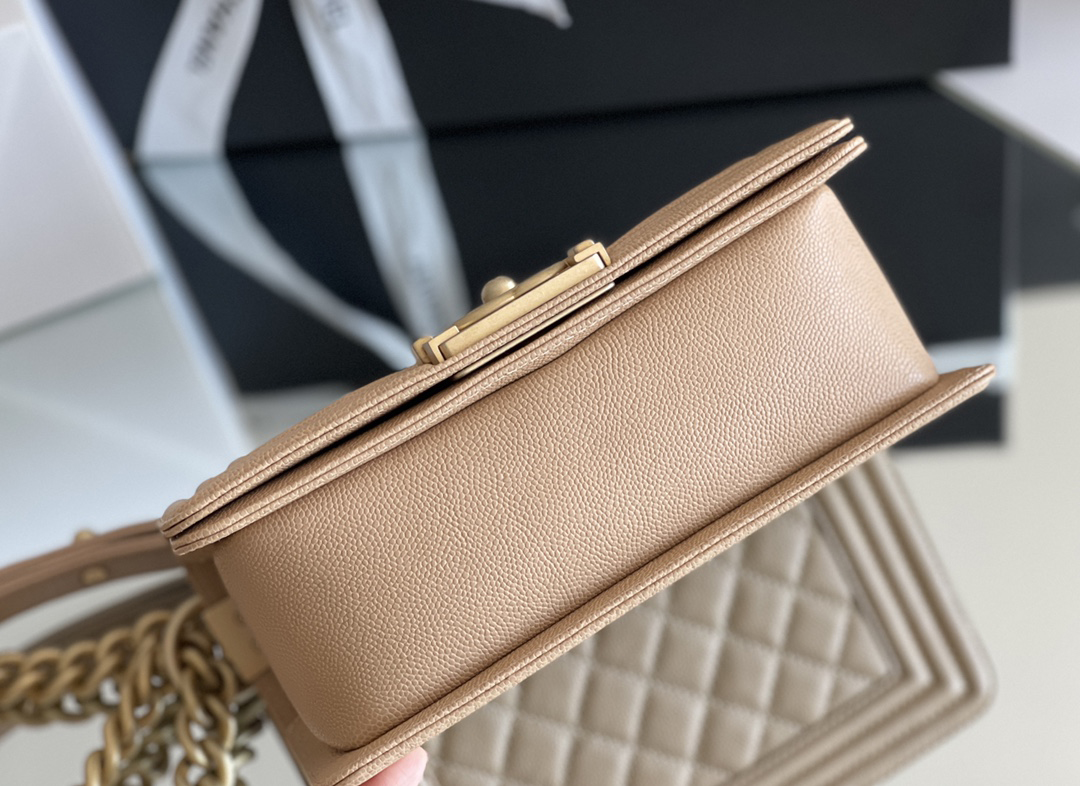 Chanel leboy 20× 12×7cm 杏色砂金扣