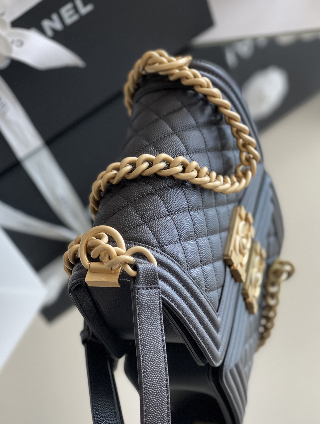 Chanel leboy 20× 12×7cm Black砂金扣