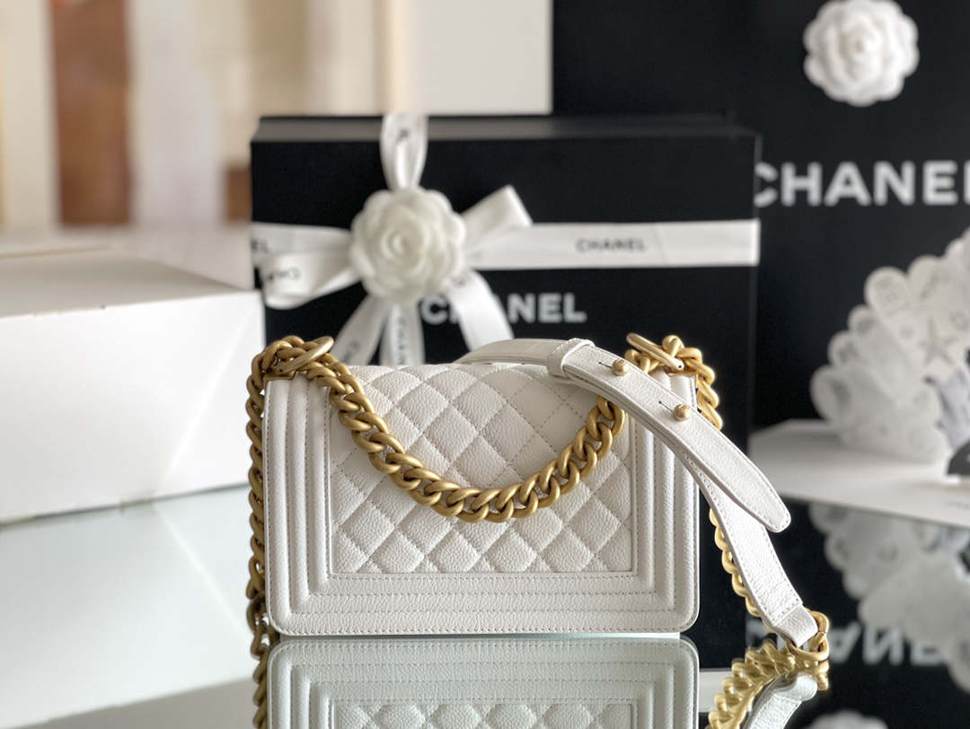 Chanel Leboy-20cm white 砂金扣