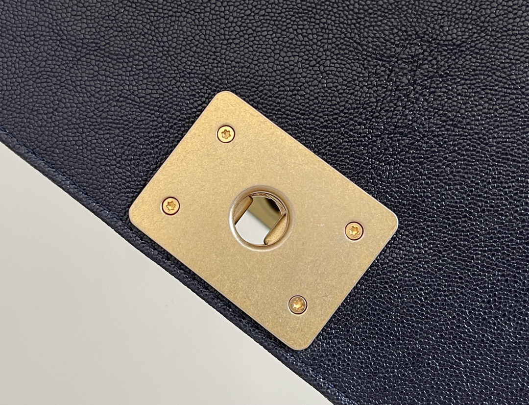 Chanel Leboy-25× 14.5×8cm 午夜蓝V纹砂金扣 Chanel Leboy-25× 14.5×8cm 午夜蓝V纹砂金扣