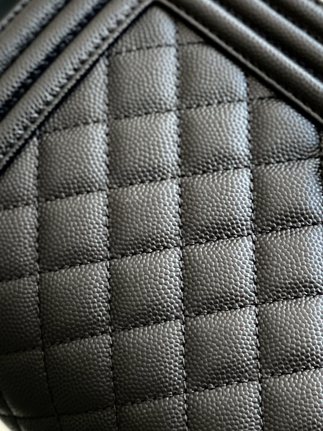 Chanel Leboy-25× 14.5×8cm black砂金扣