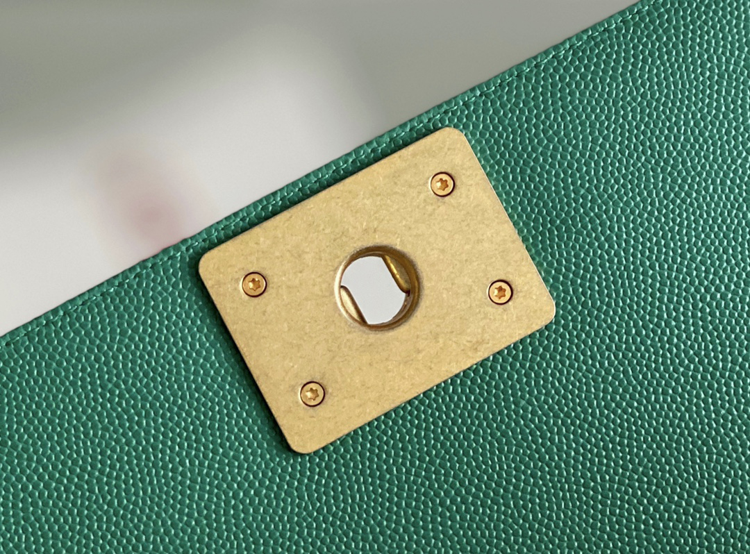 Chanel leboy 20× 12×7cm 绿色砂金扣 Chanel leboy 20× 12×7cm 绿色砂金扣