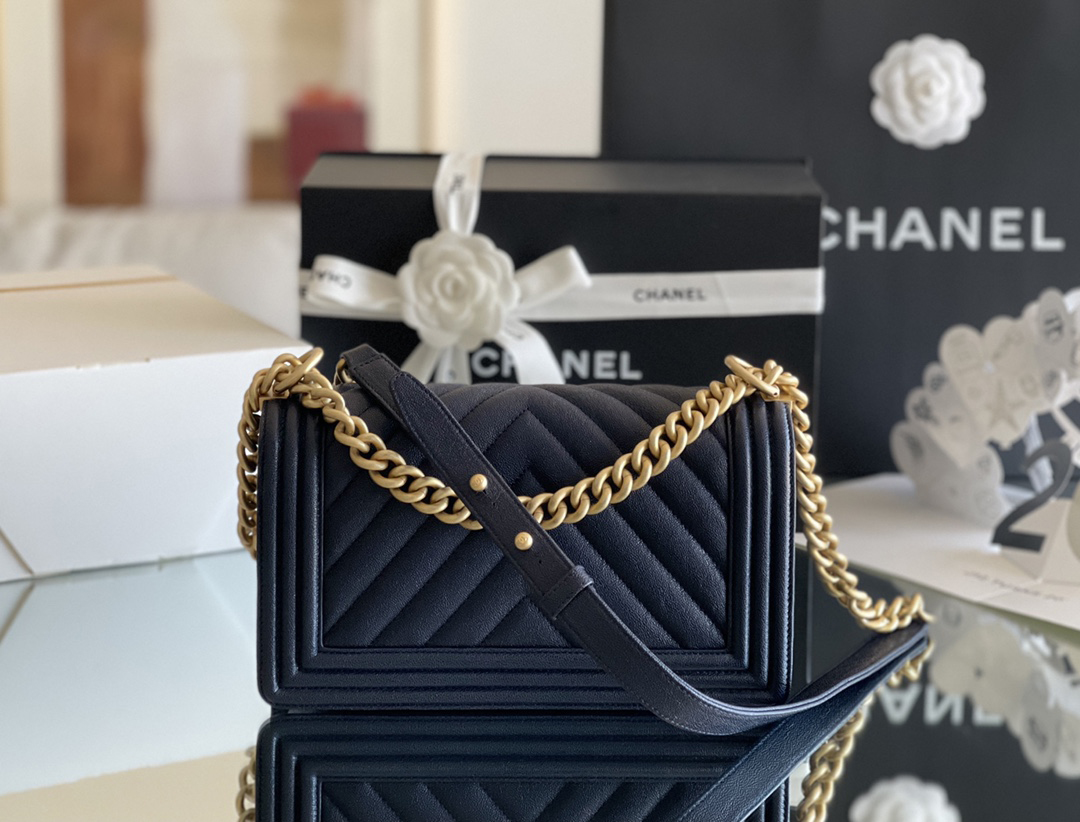 Chanel Leboy-25× 14.5×8cm 午夜蓝V纹砂金扣 Chanel Leboy-25× 14.5×8cm 午夜蓝V纹砂金扣