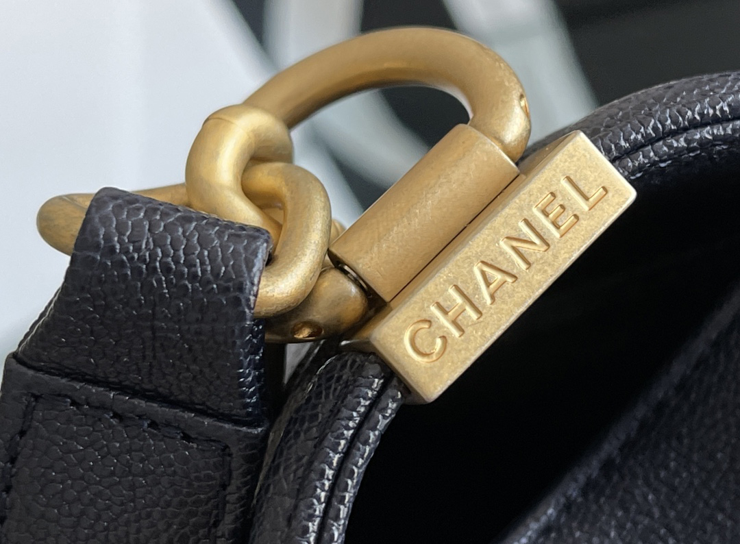 Chanel Leboy-25× 14.5×8cm 午夜蓝V纹砂金扣 Chanel Leboy-25× 14.5×8cm 午夜蓝V纹砂金扣