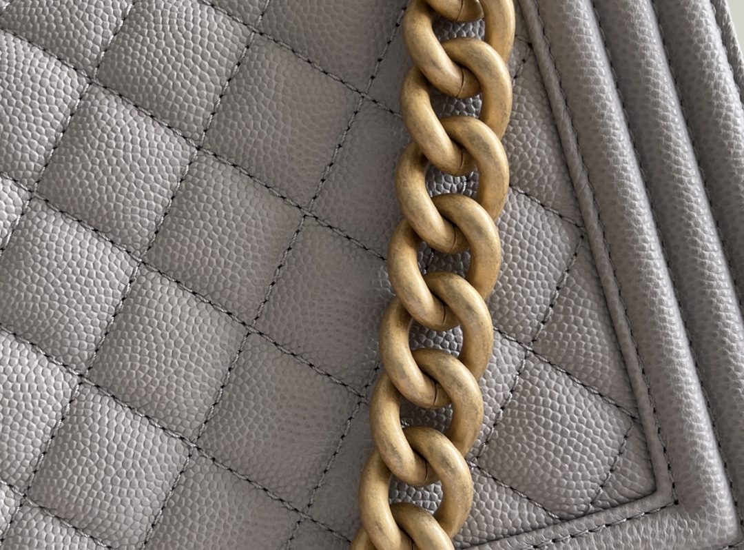 Chanel Leboy-25× 14.5×8cm grey 复砂金扣 Chanel Leboy-25× 14.5×8cm grey 复砂金扣