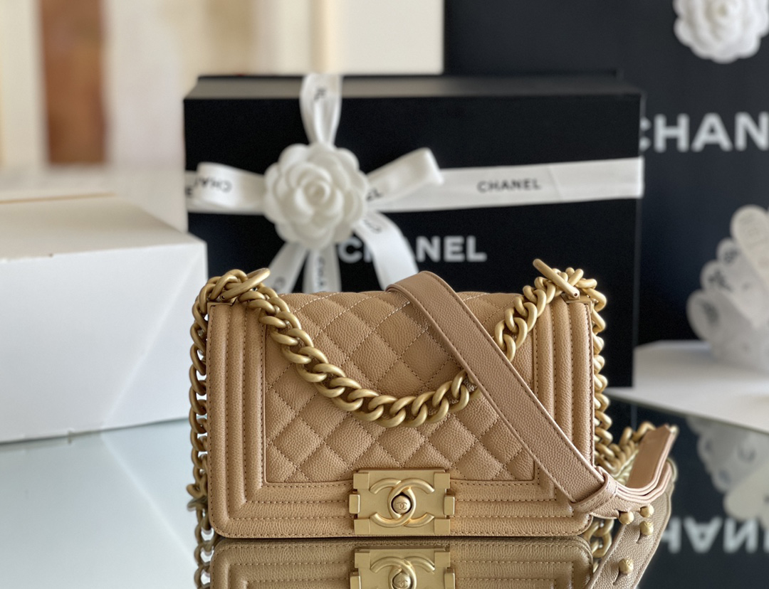 Chanel leboy 20× 12×7cm 杏色砂金扣