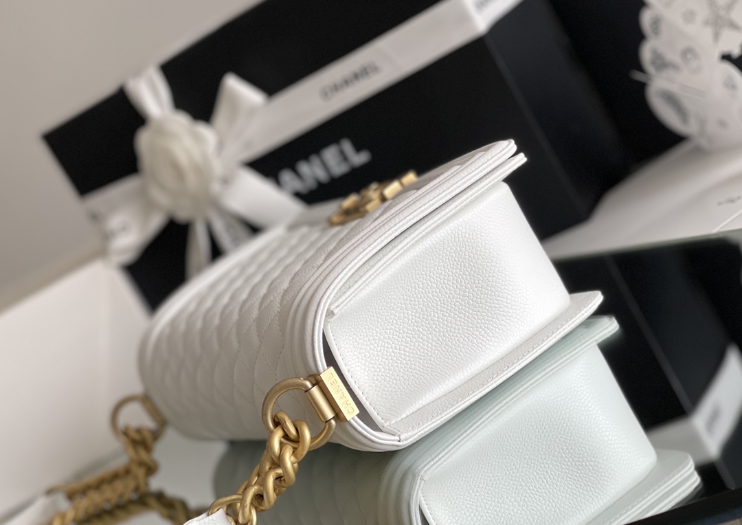 Chanel Leboy-15× 25×9cm  BLACK 砂金扣