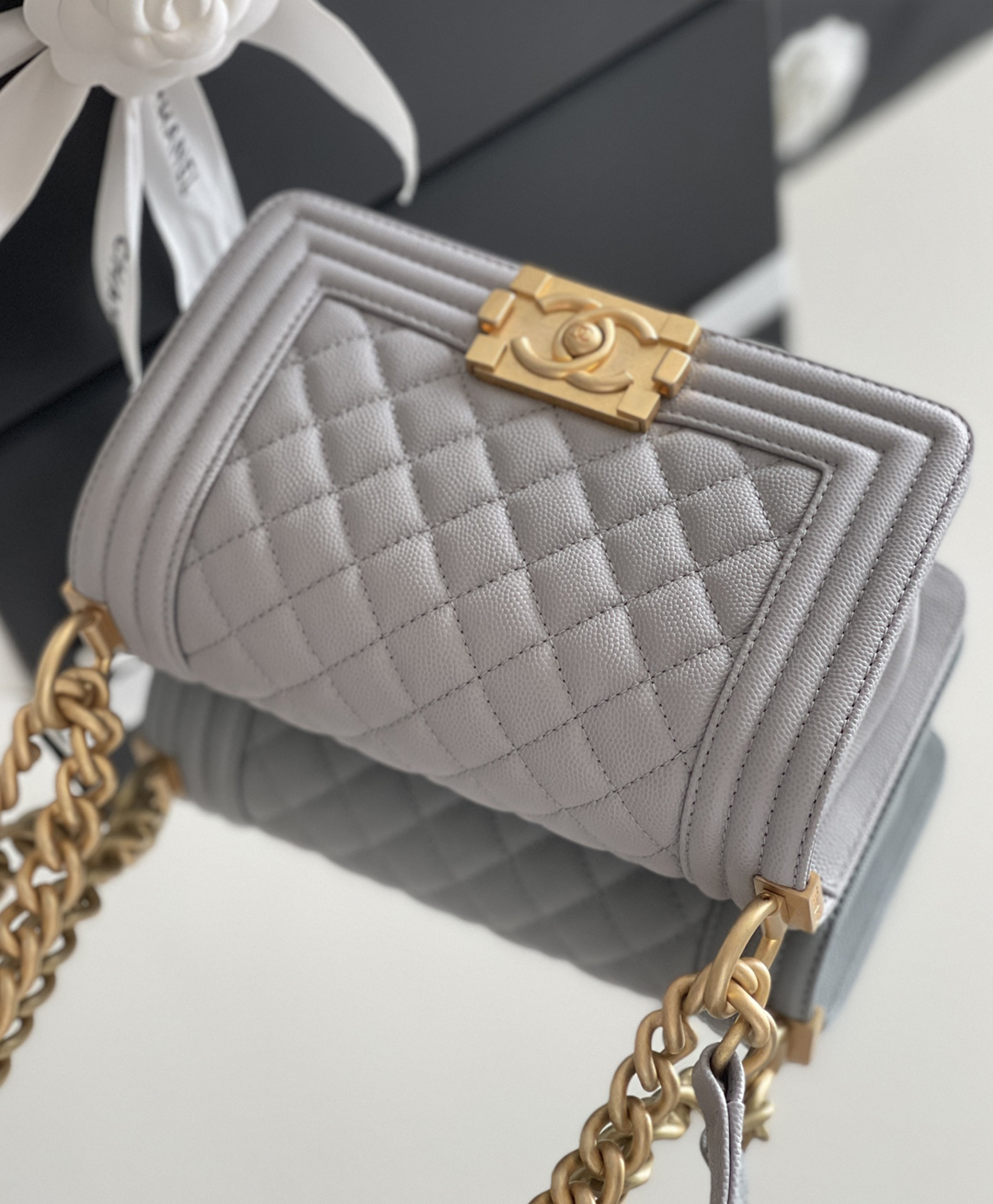 Chanel leboy 20× 12×7cm Grey 砂金扣 Chanel leboy 20× 12×7cm Grey 砂金扣