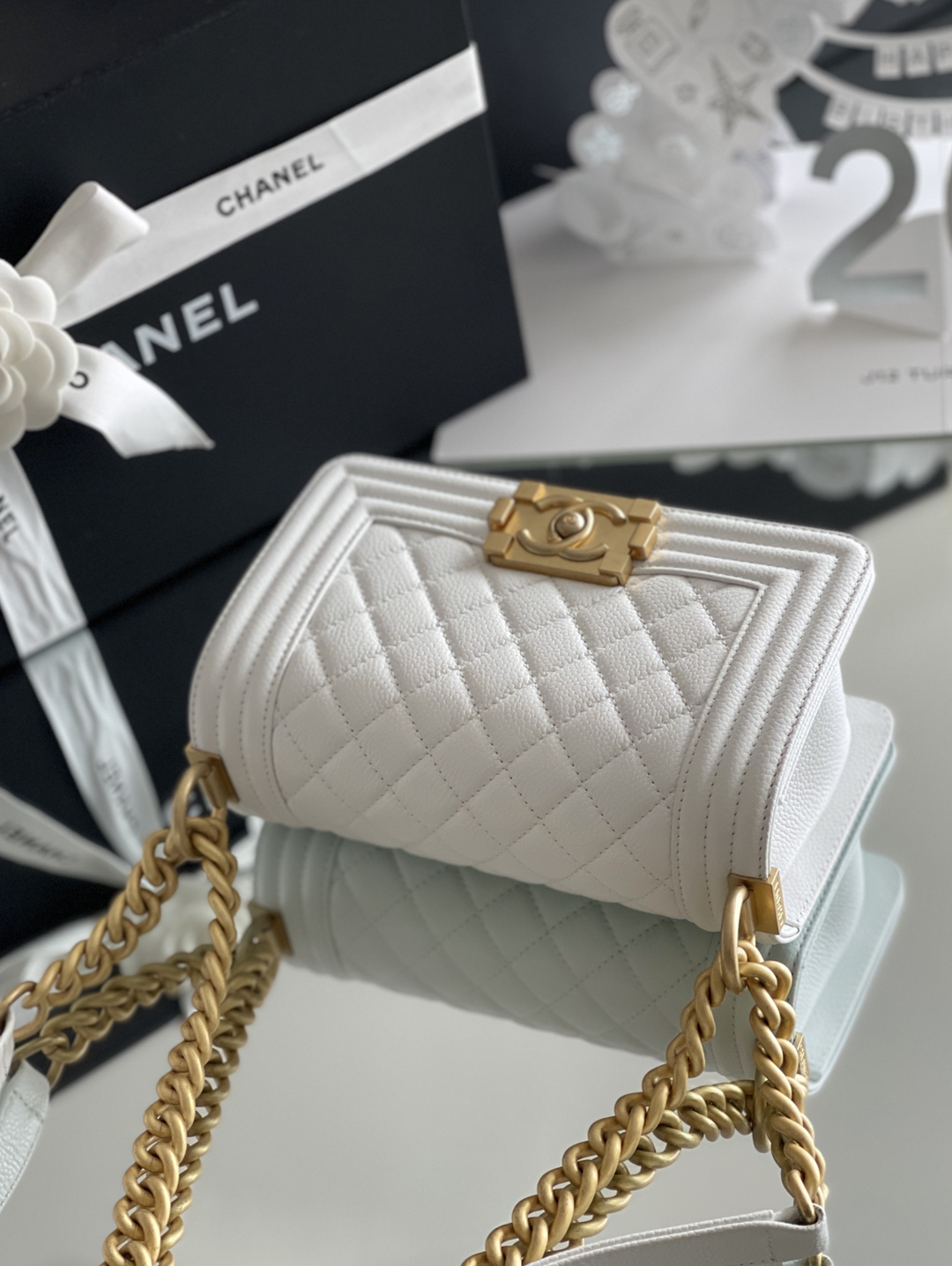 Chanel Leboy-20cm white 砂金扣 Chanel Leboy-20cm white 砂金扣